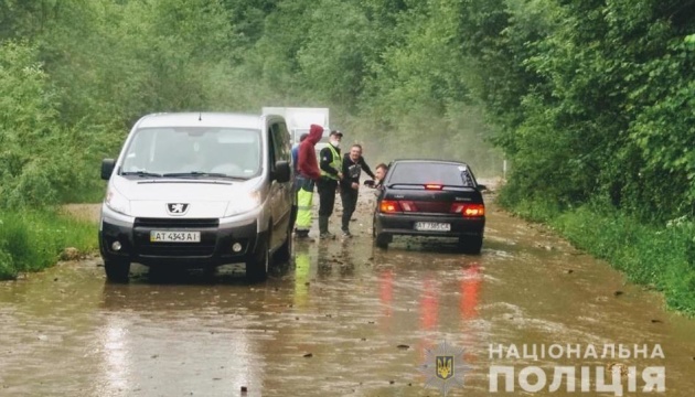 Regenwetter in Vorkarpaten-Region: 73 Ortschaften teilweise überschwemmt, sechs Brücken zerstört