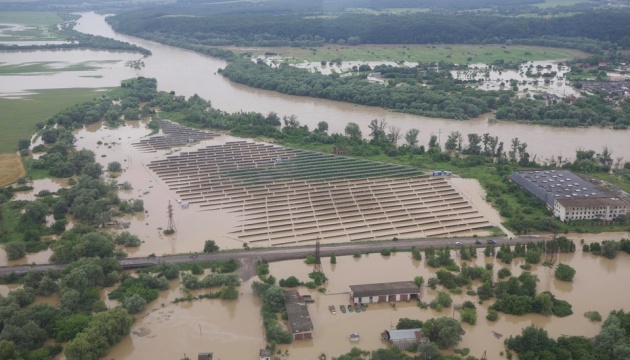 Hochwasser: Regierungschef Schmygal und Innenminister Awakow überfliegen betroffene Gebiete