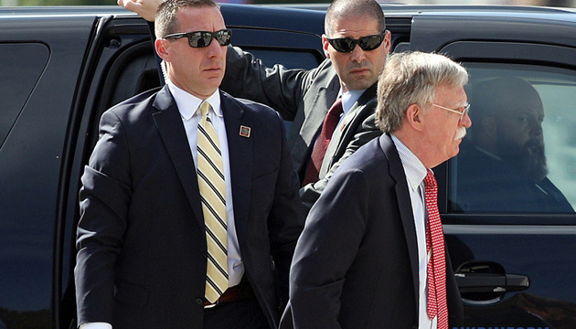 «Розголошення секретних документів»: ексрадник Білого дому Болтон у суді не визнав провину