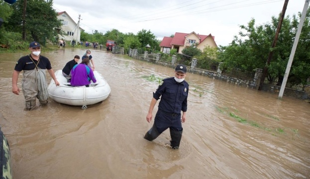 Regenwetter in der Ukraine: 285 Ortschaften überschwemmt, 64 Brücken zerstört