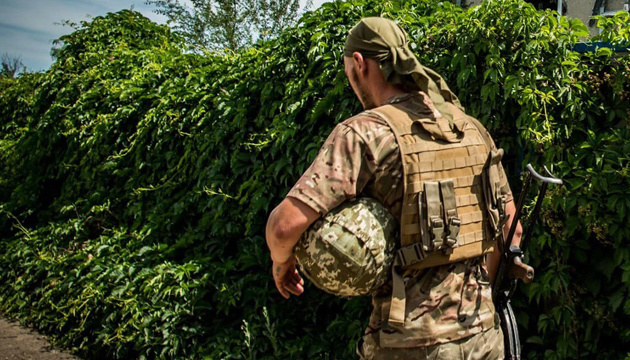 Окупанти вісім разів обстріляли позиції ООС, двоє бійців поранені