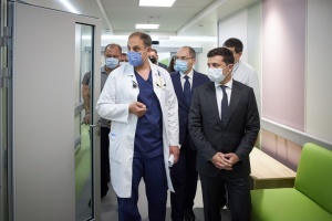 Volodymyr Zelensky a assisté à l’ouverture du nouveau bâtiment de l’hôpital d’enfant de Kyiv