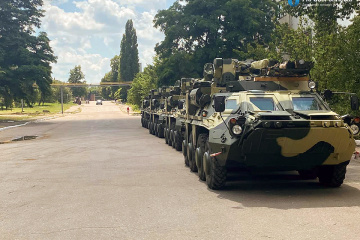 Українська армія отримала чотири БТР-4Е