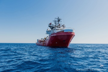 Надзвичайний стан біля Італії оголосило судно з мігрантами Ocean Viking