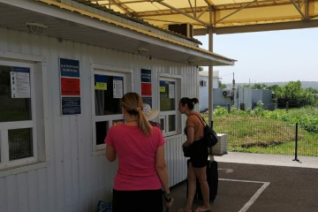 На лінії розмежування працюють три КПВВ