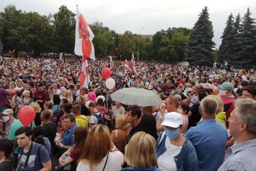 Вибори у Білорусі: суперниця Лукашенка зібрала тисячні мітинги