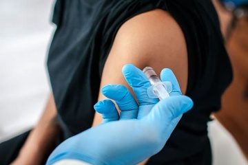 Más de 102.000 ucranianos vacunados contra el coronavirus en un día