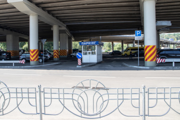 Боротьба із заторами у Києві: біля метро втановлюють перехоплюючі паркінги