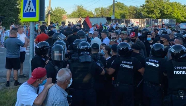 На Буковині поліція намагалася розблокувати трасу, перекриту протестувальниками