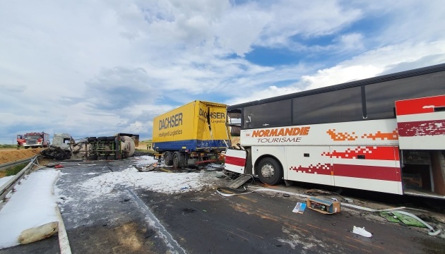 Автобусная авария в Польше: травмированы 16 украинцев, один человек - в критическом состоянии Автобусная авария в Польше: травмированы 16 украинцев, один человек - в критическом состоянии