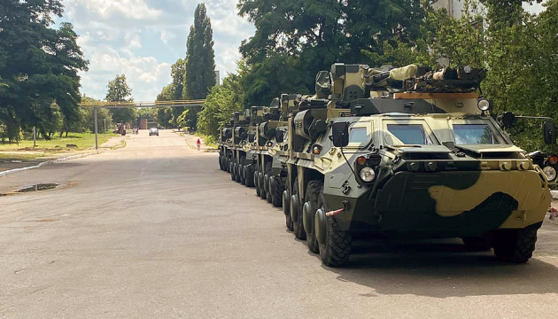 Українська армія отримала чотири БТР-4Е