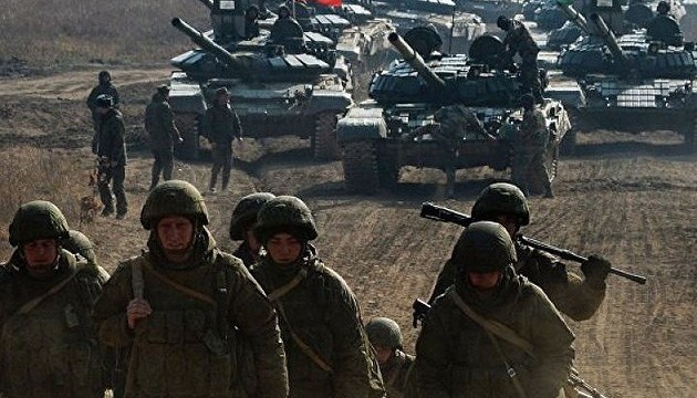 1,100 Russian tanks, 330 warplanes along border with Ukraine