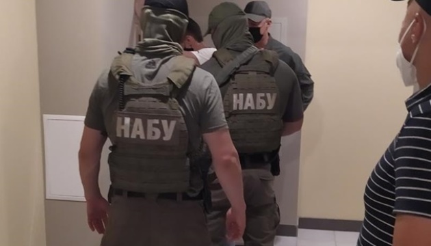 Детективи НАБУ прийшли з обшуком до експрокурора Одещини