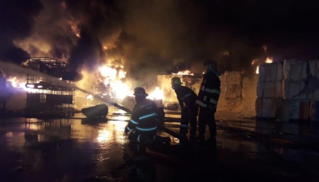 У Баку горить фабрика з виробництва фарб: є постраждалі
