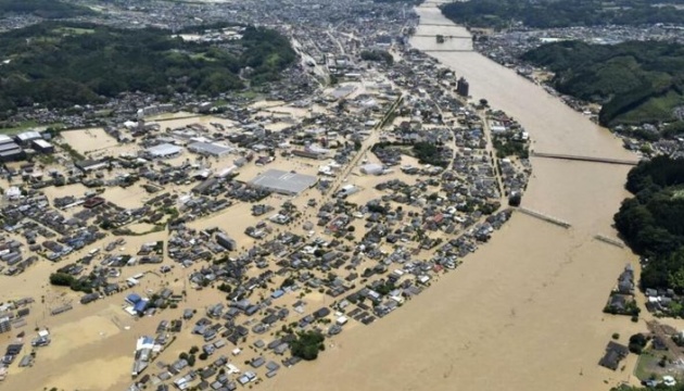 В Японії через повінь загинули щонайменше 34 особи, десятки людей заблоковані