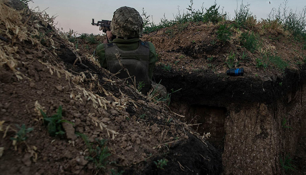 Стріляли з протитанкових ракет: окупанти чотири рази зривали «тишу» на сході України