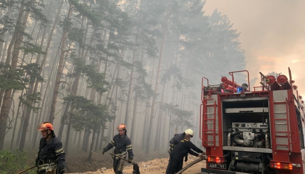 На Луганщині вирує лісова пожежа: евакуюють два селища