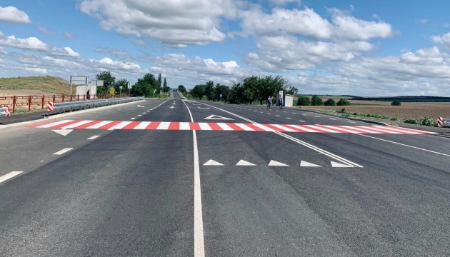 На Одещині завершили капремонт ділянки автотраси, що з'єднує шість районів 