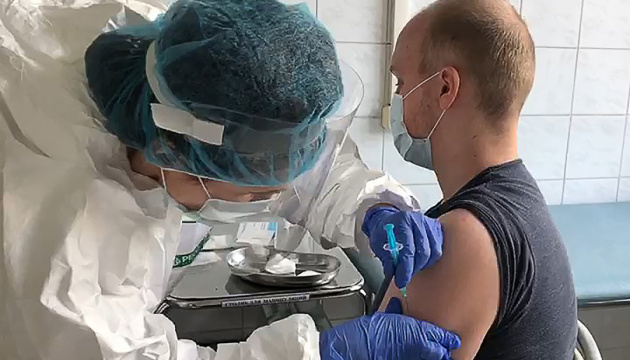 У РФ заявляють, що завершили доклінічні дослідження вакцини проти COVID-19