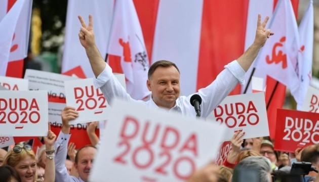 Дуда перемагає на президентських виборах у Польщі