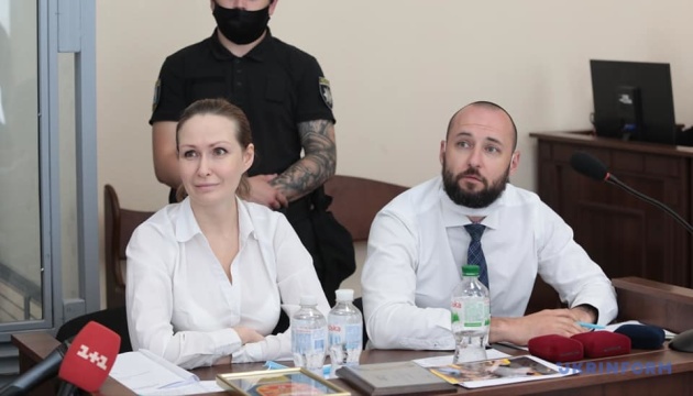 Кузьменко дозволили сидіти разом з її адвокатами