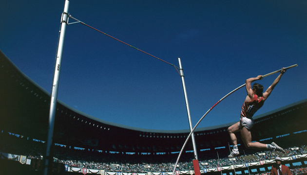 Hace 35 años, Sergíy Bubka fue el primero en el mundo en superar 6 metros en salto con pértiga 