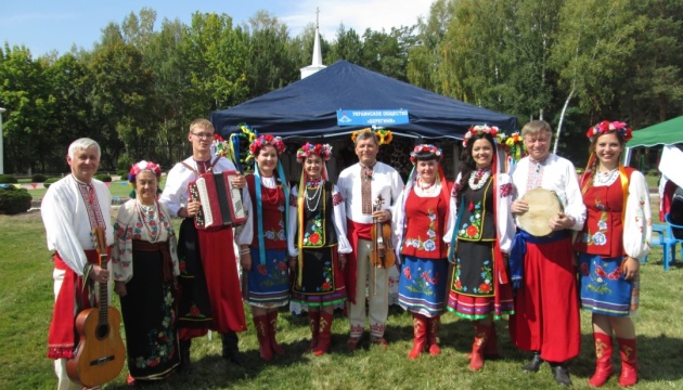 Джапарова привітала Український народний ансамбль Киргизької Республіки «Барвінок» з 30-річчям 
