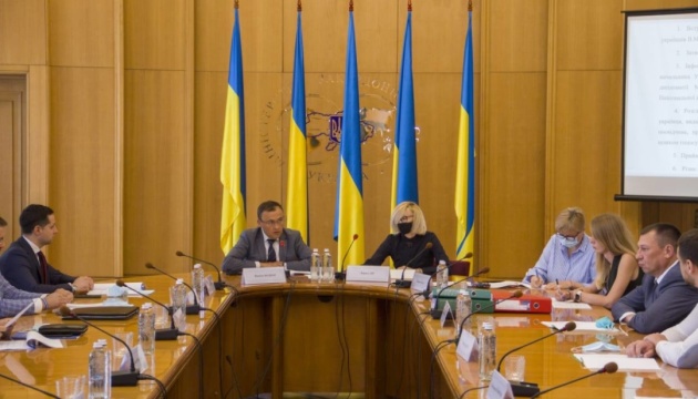 Статус закордонного українця отримали ще 58 осіб
