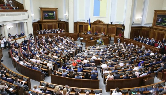 Präsident Selenskyj zur feierlichen Sitzung des Parlaments erschienen