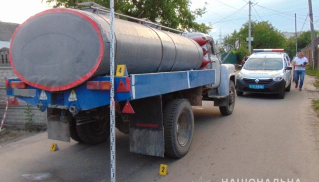 У Житомирі під колесами вантажівки загинув 5-річний хлопчик
