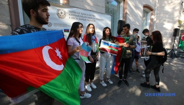У Харкові біля консульства Азербайджану вшанували пам'ять загиблих на кордоні з Вірменією