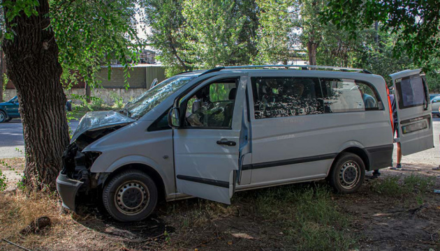 У Дніпрі зіткнулися мікроавтобус і ВАЗ, шестеро постраждалих