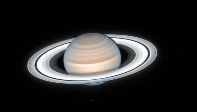Hubble показав Сатурн у літній час