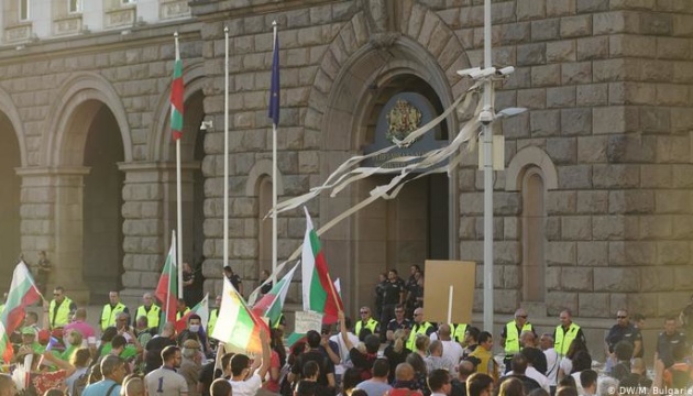 Протестувальники закидали будівлю уряду Болгарії туалетним папером