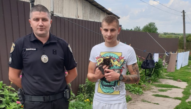 На Львівщині затримали молодика, який закрив у банці кошеня і хизувався цим в інтернеті