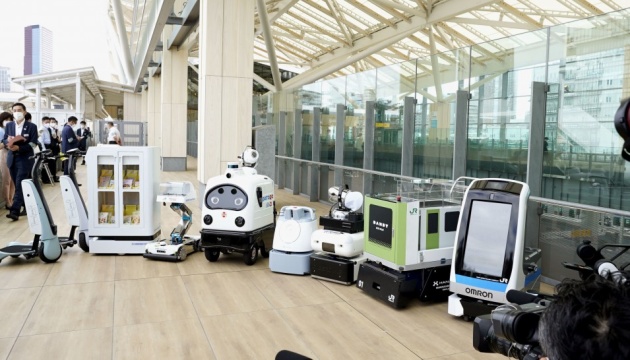 На японській залізниці представили роботів-дезінфекторів з 3D-камерами