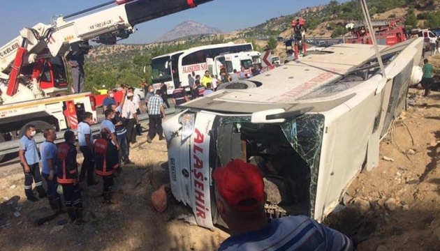 У Туреччині перевернувся автобус із військовими, є загиблі й поранені