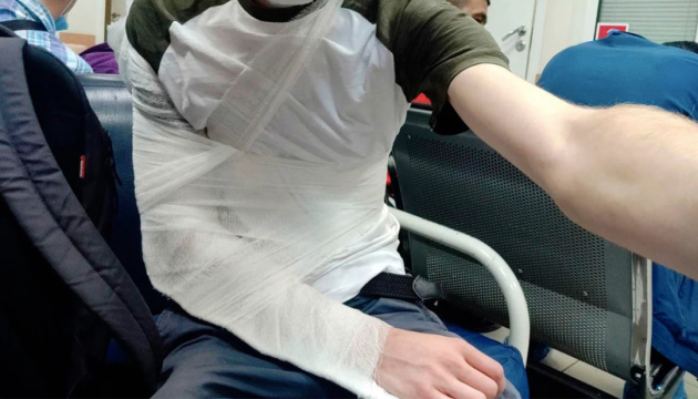 У Росії оштрафували журналіста, якому поліцейський зламав руку на виборчій дільниці