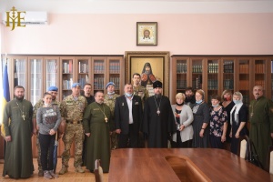 Не можем обойти в выявлении своей благодарности матерей погибших воинов