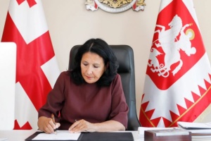 Президентка Грузії закликає Нацбанк скасувати «російське рішення» щодо міжнародних санкцій