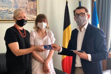 В посольстві в Бельгії вручили посвідчення закордонних українців
