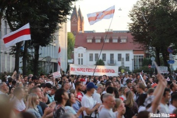 Протесты в Беларуси: возле СИЗО в Минске собрались до 7 тысяч человек