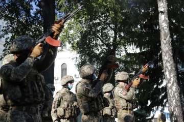 Президент вручив нагороди загиблих захисників України їх родичам