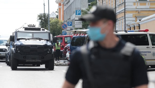 Le délinquant qui menaçait de faire exploser un centre d’affaire à Kyiv est arrêté 