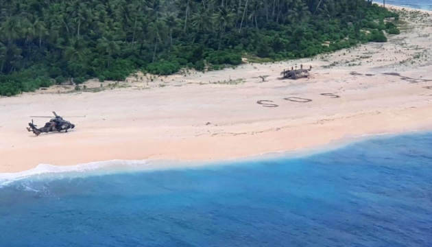 Моряков нашли на необитаемом острове в Тихом океане благодаря надписи SOS на песке
