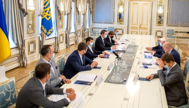 President says to investors he supports projects that improve image of Ukraine