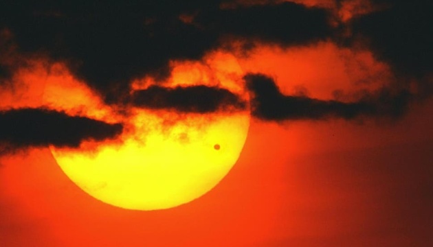 Учені знайшли загадкову гігантську хмару на Венері