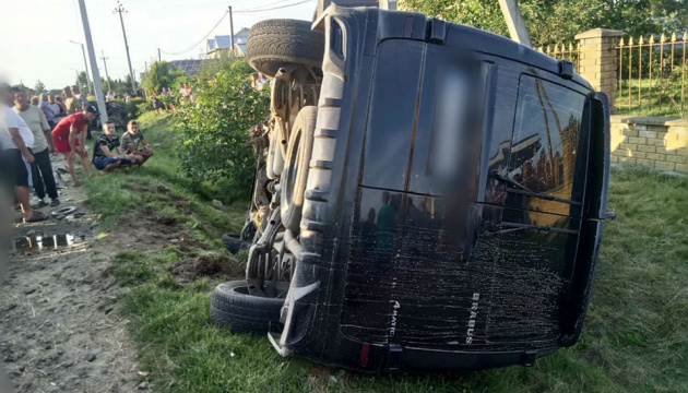 На Франківщині зіткнулися мікроавтобус та легковик, троє загиблих