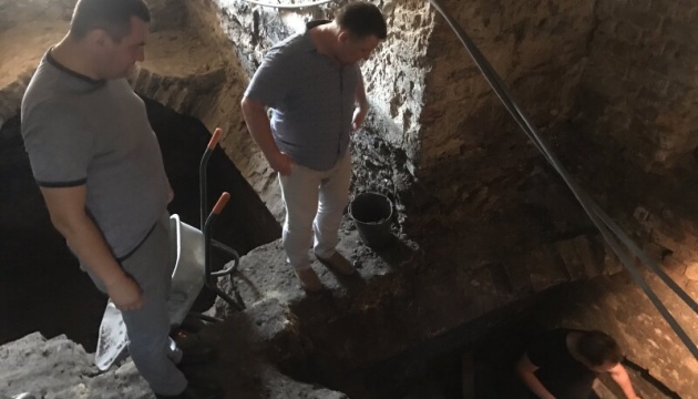 Археологи виявили нові знахідки під вежею Чорторийських у Луцьку