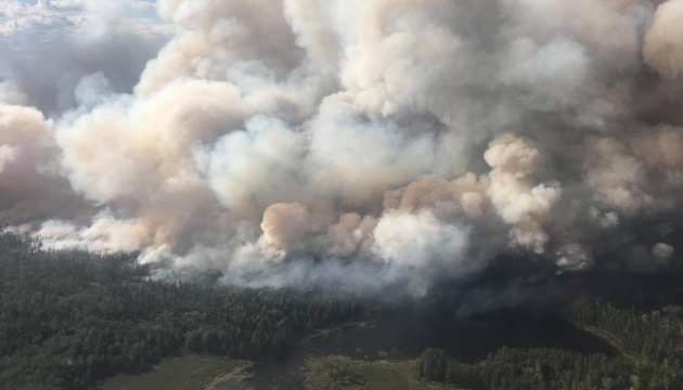 Лісова пожежа у Канаді загрожує більш як 4 тисячам людей